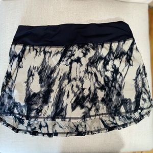 Lululemon skirt size 4